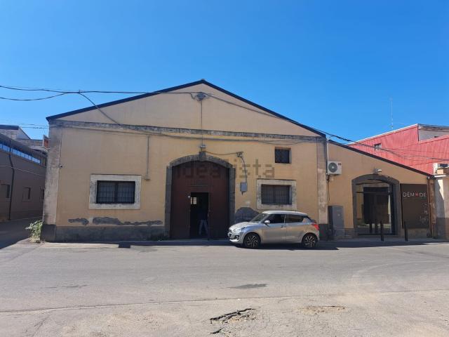 Locale Commerciale in affitto a Lentini, Sicilia