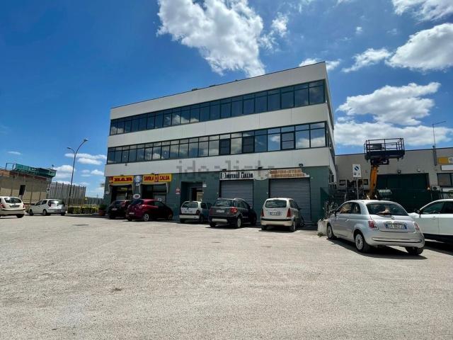Locale Commerciale in affitto a Puglia, Foggia