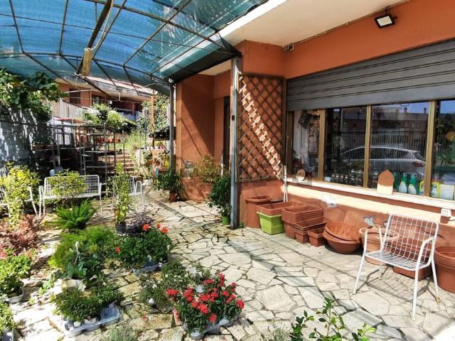 Locale Commerciale in affitto a Ronciglione, Lazio