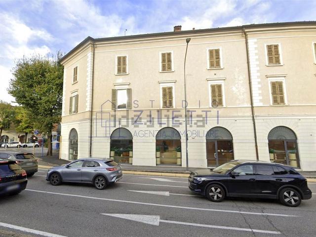 Locale Commerciale in affitto a Zona Centro, Brescia