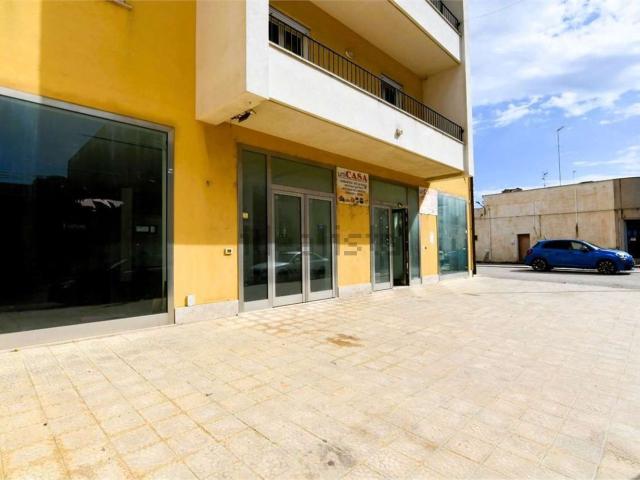 Locale Commerciale in affitto a Strasatti, Marsala