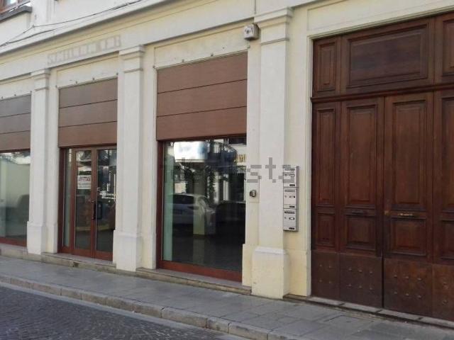 Locale Commerciale in affitto a Tolmezzo, Friuli-Venezia Giulia