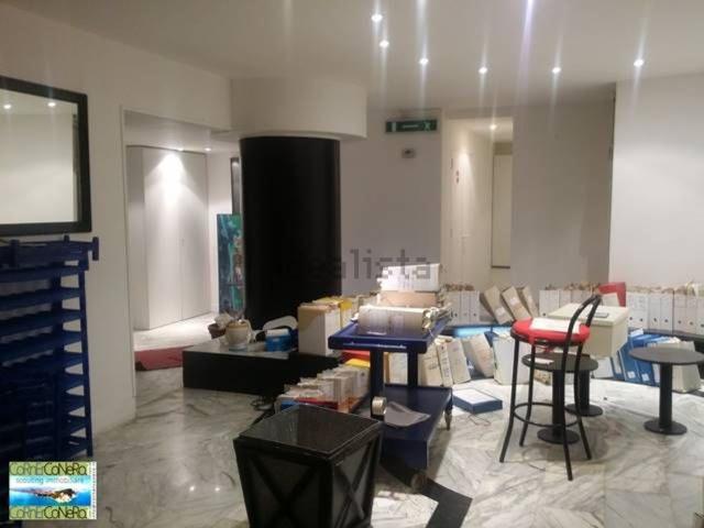 Locale Commerciale in affitto a Marche, Ancona