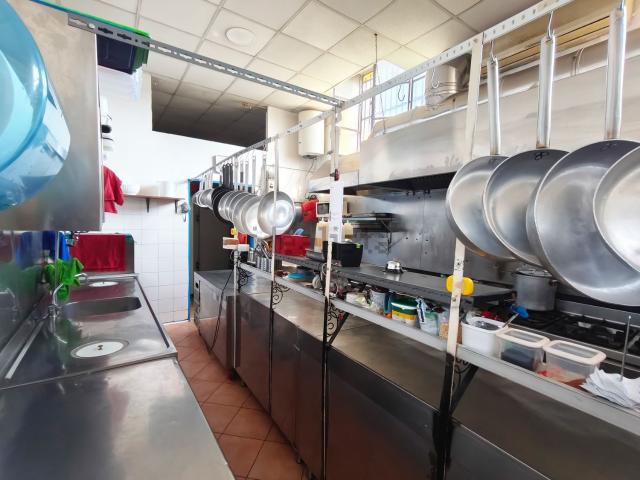 Locale Commerciale in affitto a Melegnano, Lombardia