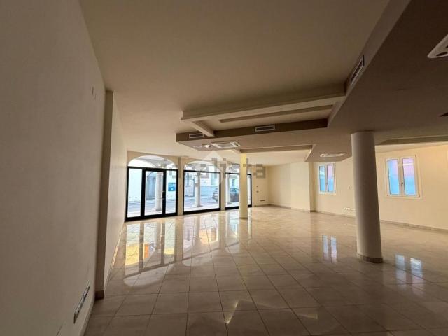 Locale Commerciale in affitto a Carpenedolo, Lombardia