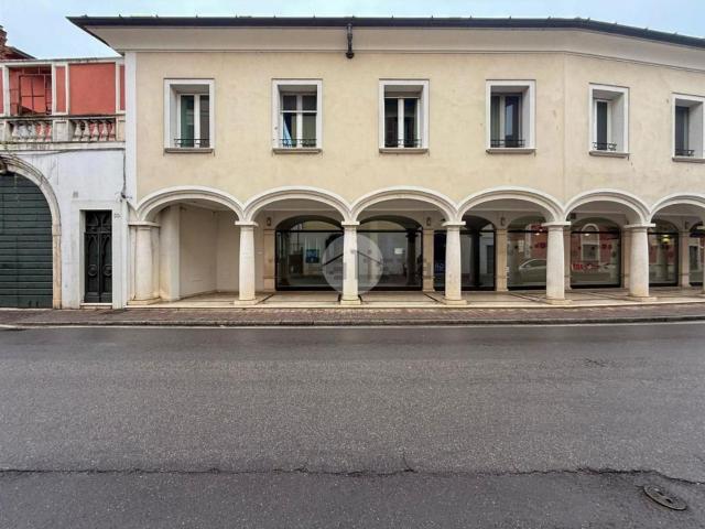 Locale Commerciale in affitto a Cornali, Carpenedolo