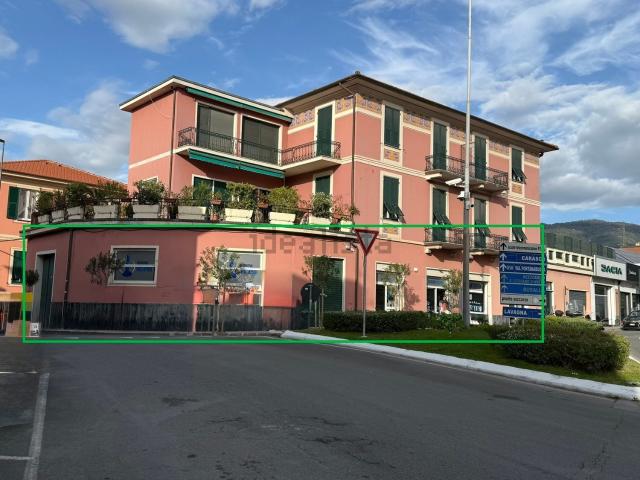 Locale Commerciale in affitto a Chiavari, Liguria