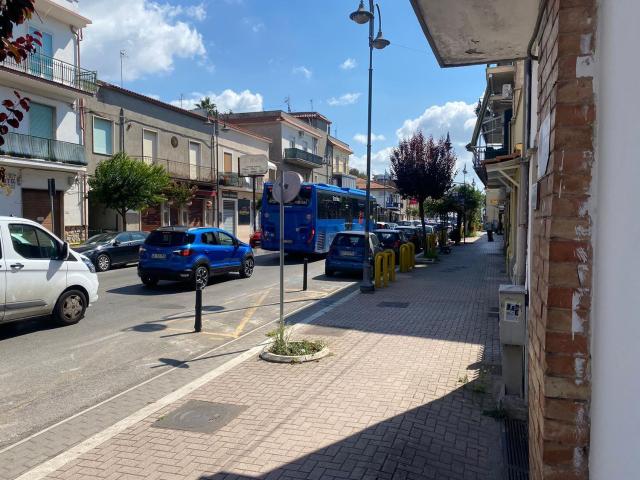 Locale Commerciale in affitto a Minturno, Lazio