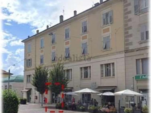 Locale Commerciale in affitto a Comunità della Vallagarina, Borgo Sacco