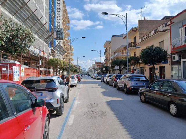 Locale Commerciale in affitto a Pomigliano D'arco, Campania