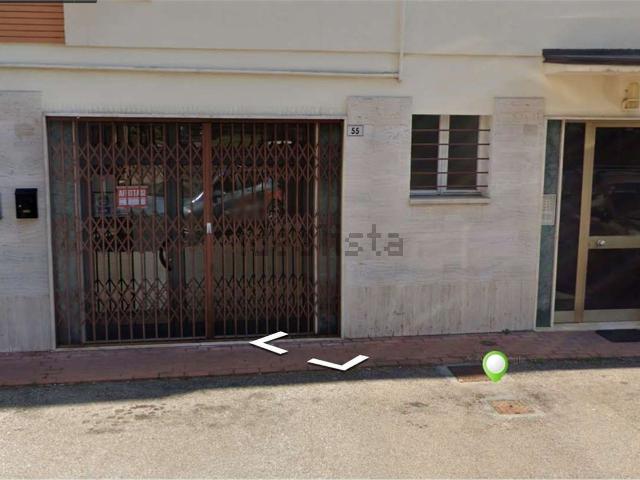 Locale Commerciale in affitto a San Faustino-Madonnina-Quattroville, Modena