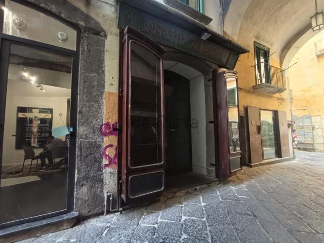 Locale Commerciale in affitto a Salerno, Campania