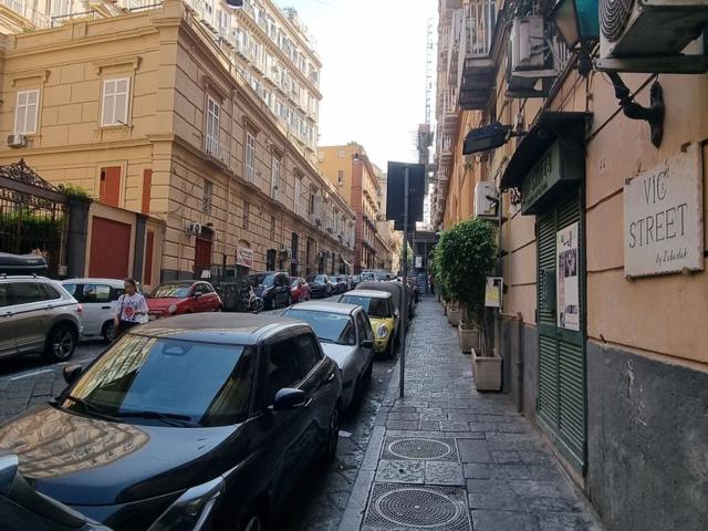 Locale Commerciale in affitto a Municipalità 1, Campania