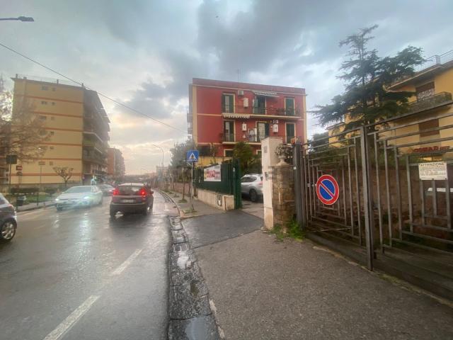 Locale Commerciale in affitto a Municipalità 6, San Giorgio A Cremano