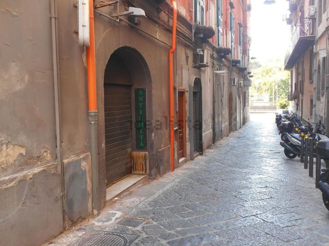 Locale Commerciale in affitto a Municipalità 1, Campania