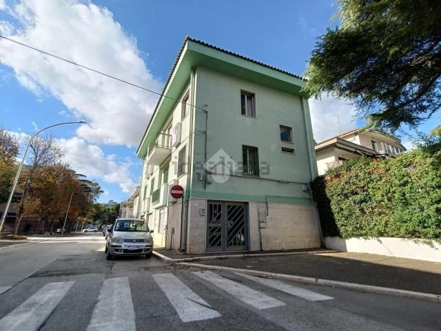 Locale Commerciale in affitto a Puglia, Foggia
