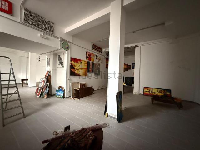 Locale Commerciale in affitto a Puglia, Lecce