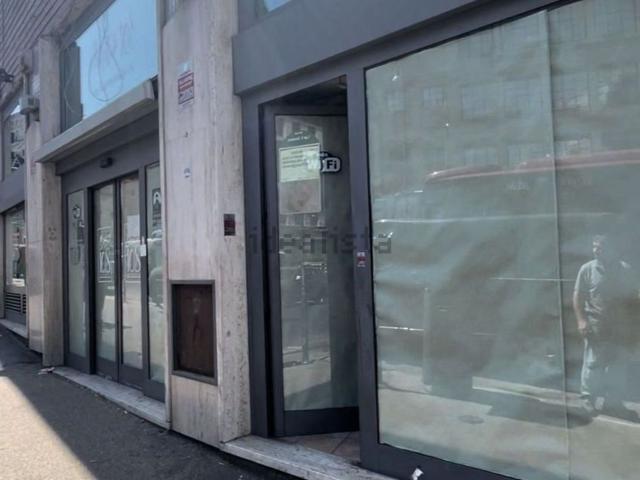 Locale Commerciale in affitto a Municipio Roma I, Roma Capitale