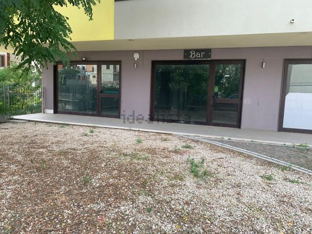 Locale Commerciale in affitto a San Salvatore Telesino, Campania