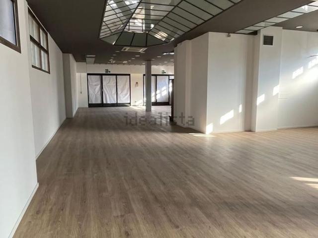 Locale Commerciale in affitto a Nuovo Circondario Imolese, Dozza Imolese