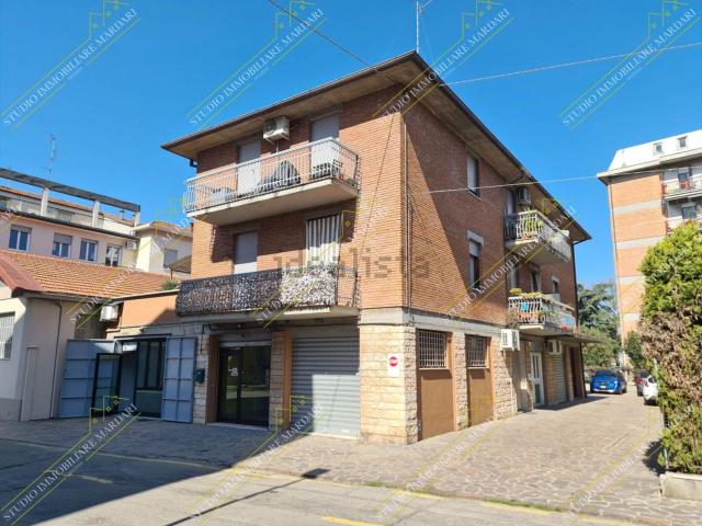 Locale Commerciale in affitto a Crocetta-San Lazzaro-Modena Est, Modena