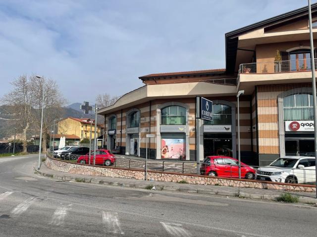 Locale Commerciale in affitto a Fisciano, Campania