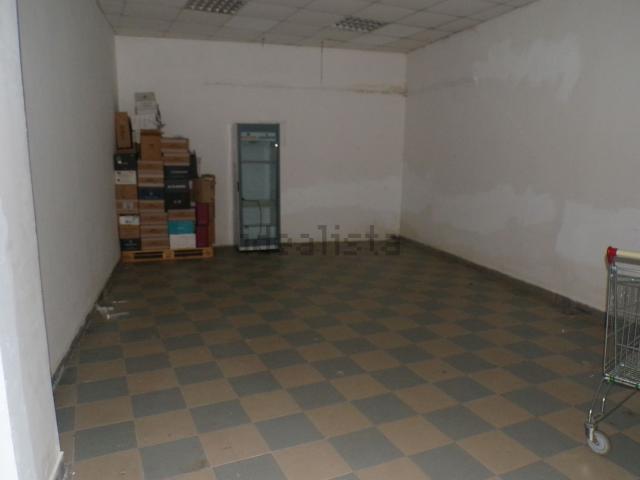 Locale Commerciale in affitto a Frosinone, Lazio