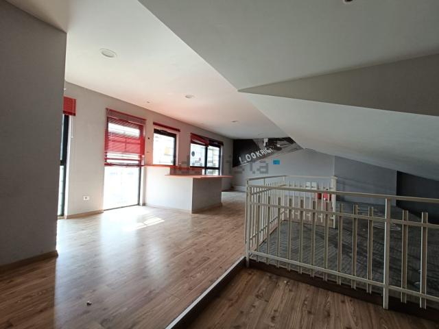 Locale Commerciale in affitto a Pontelungo, Pistoia