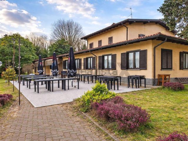Locale Commerciale in affitto a Bergoro, Fagnano Olona