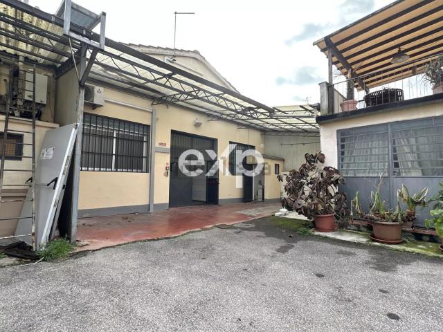 Locale Commerciale in affitto a Le Badie, Prato