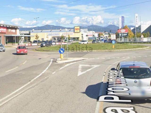 Locale Commerciale in affitto a Lallio, Lombardia