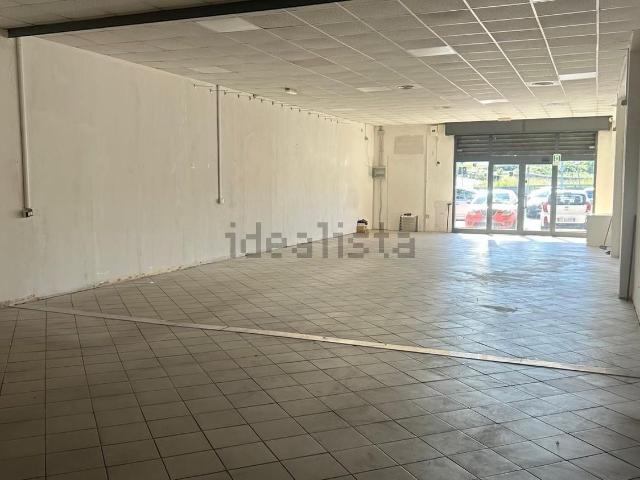 Locale Commerciale in affitto a Guidonia Montecelio, Roma Capitale