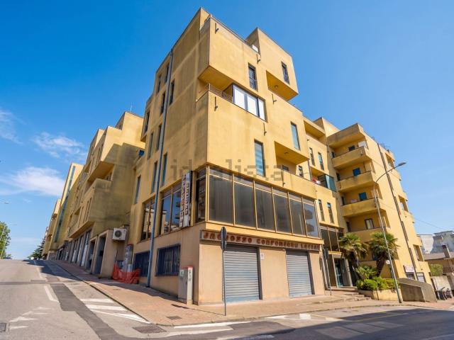 Locale Commerciale in affitto a Puglia, Taranto