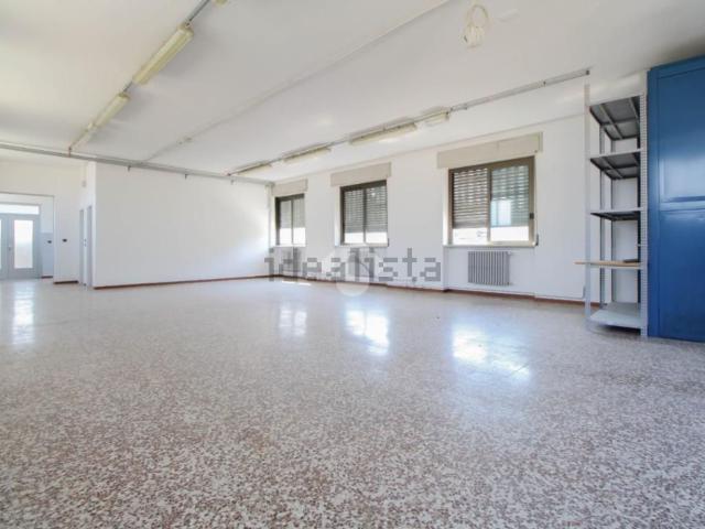 Locale Commerciale in affitto a Bergamo, Lombardia