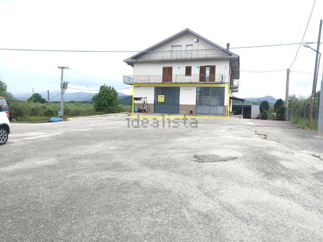 Locale Commerciale in affitto a Isernia, Molise