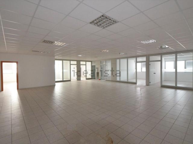Locale Commerciale in affitto a Azzano Decimo, Friuli-Venezia Giulia