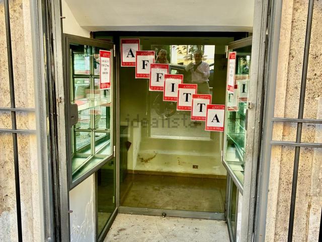 Locale Commerciale in affitto a Municipio Roma I, Roma Capitale