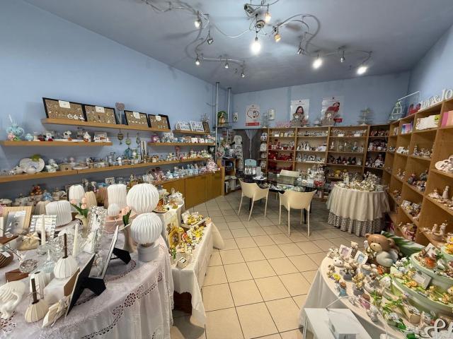 Locale Commerciale in affitto a Follonica, Toscana