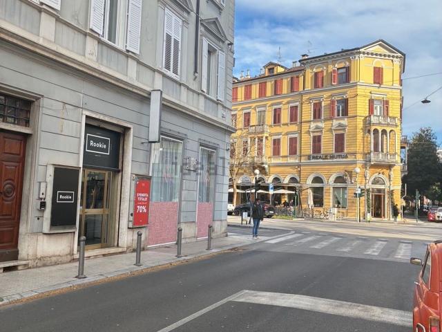 Locale Commerciale in affitto a Sant'Anna / Sveta Ana, Gorizia