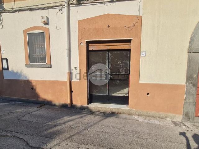 Locale Commerciale in affitto a Salerno, Campania