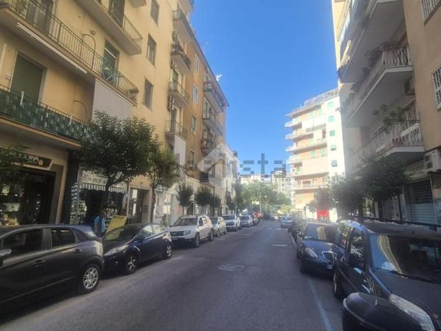 Locale Commerciale in affitto a Municipalità 5, Campania