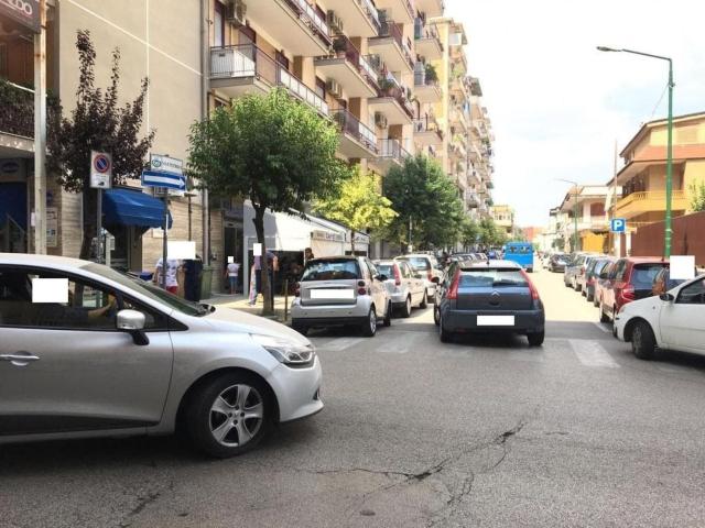 Locale Commerciale in affitto a Casoria, Campania