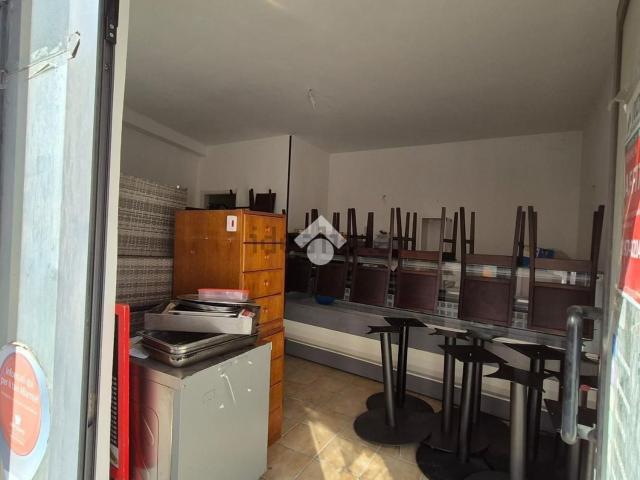 Locale Commerciale in affitto a Sarzana, Liguria