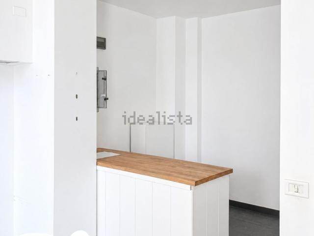 Locale Commerciale in affitto a Municipalità 3, Campania