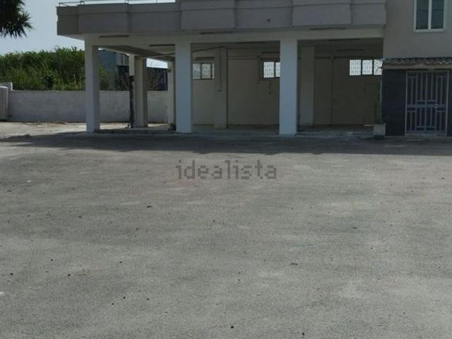 Locale Commerciale in affitto a Qualiano, Campania