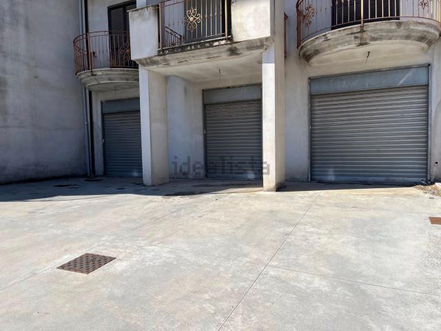 Locale Commerciale in affitto a Villa Literno, Campania