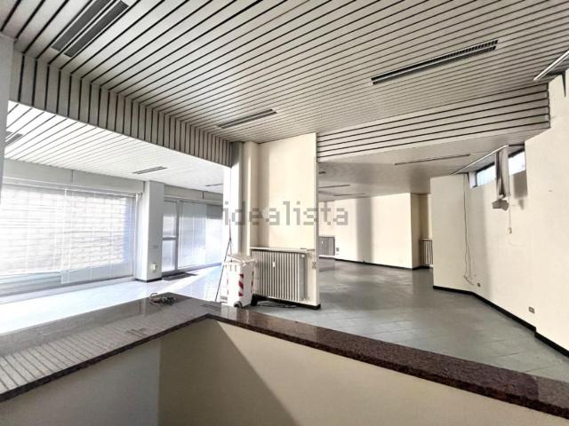Locale Commerciale in affitto a Voghera, Lombardia