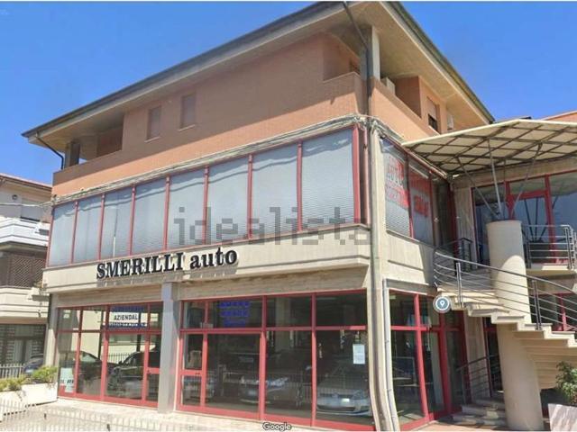 Locale Commerciale in affitto a San Tommaso, Marche