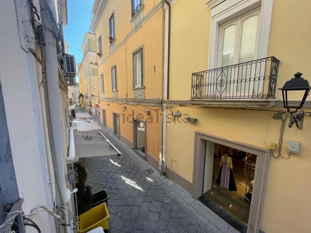 Locale Commerciale in affitto a Centro Storico, Caserta