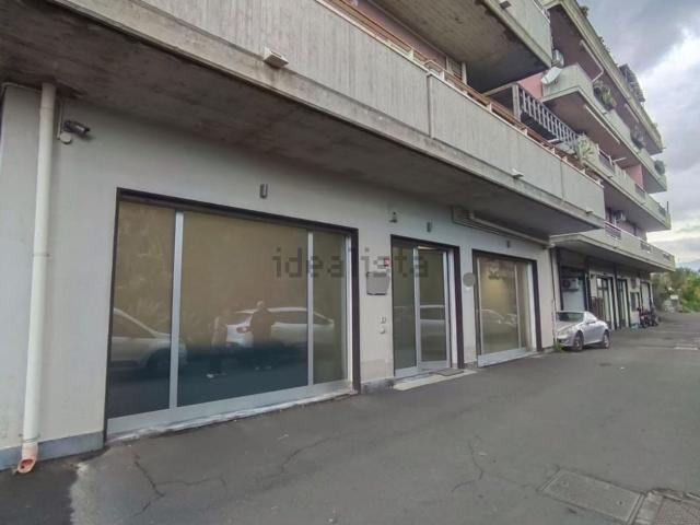 Locale Commerciale in affitto a Gravina Di Catania, Sicilia